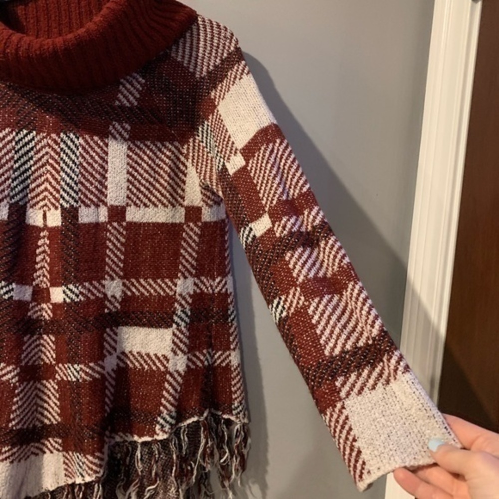 Signature Studio | Poncho - Picture 2 of 4